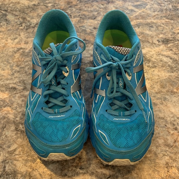 New Balance Shoes - Picture 2 of 6